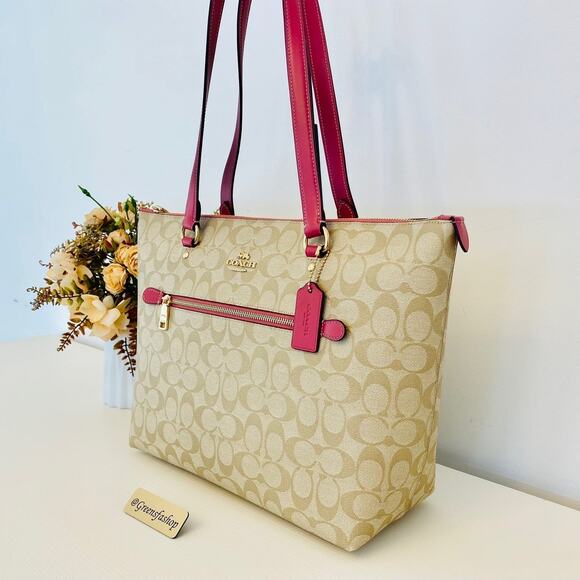 Coach Gallery Tote In Signature Canvas - Picture 2 of 9